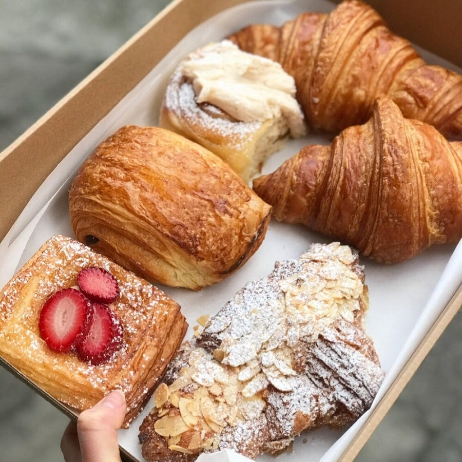 Cakes by Kim Wilmington, DE Bakery